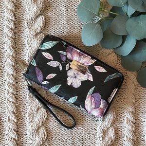 Liz Claiborne Wristlet